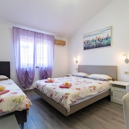 Vila Veronika 2 Pula Exterior foto