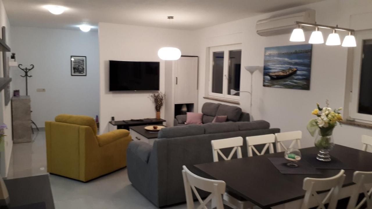 Vila Veronika 2 Pula Exterior foto