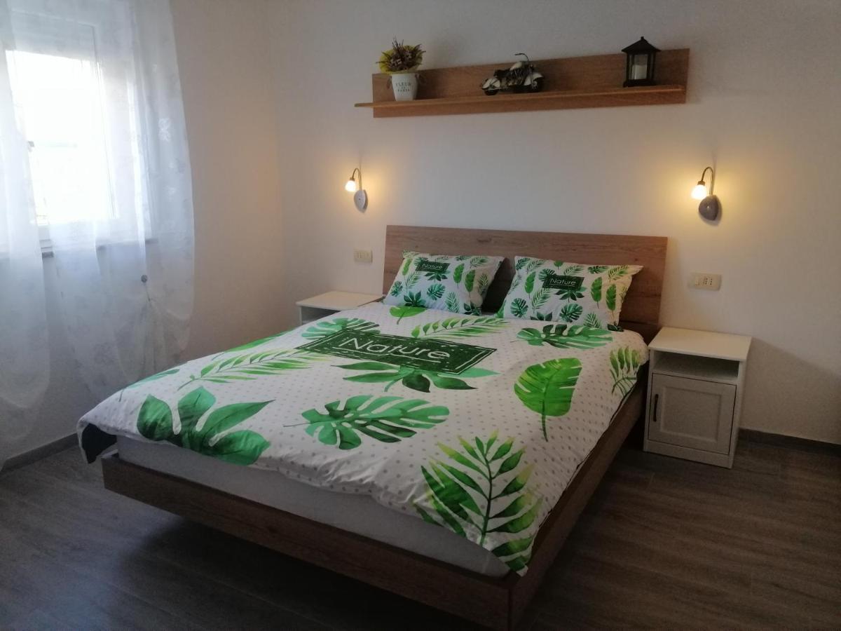Vila Veronika 2 Pula Exterior foto