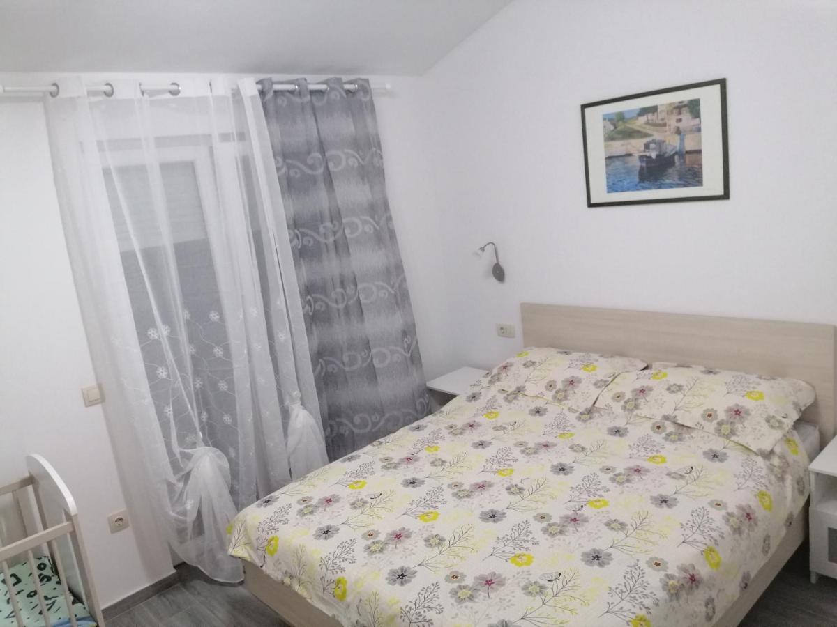 Vila Veronika 2 Pula Exterior foto